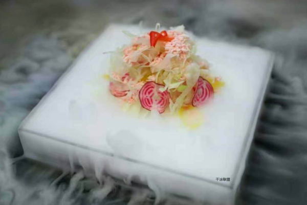白色速干冰絲女褲怎么搭配